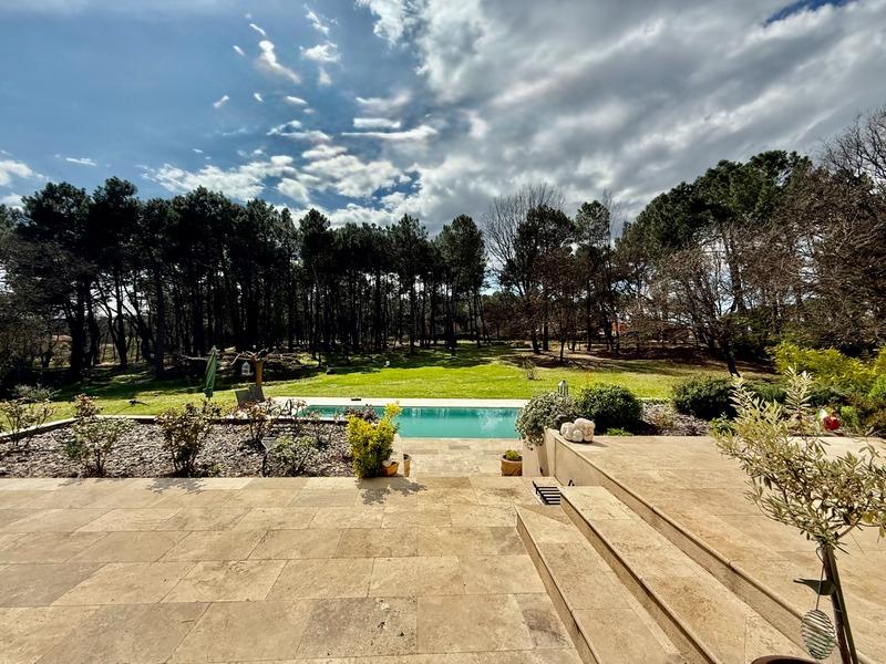 Maison - 222 m² - 6 pièces