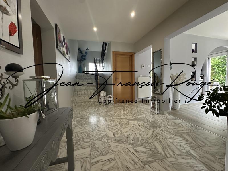 Maison - 210 m² - 9 pièces