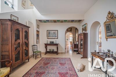 Maison - 369 m² - 9 pièces