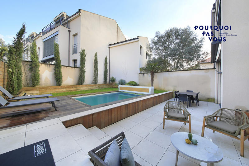 Maison - 210 m² - 6 pièces