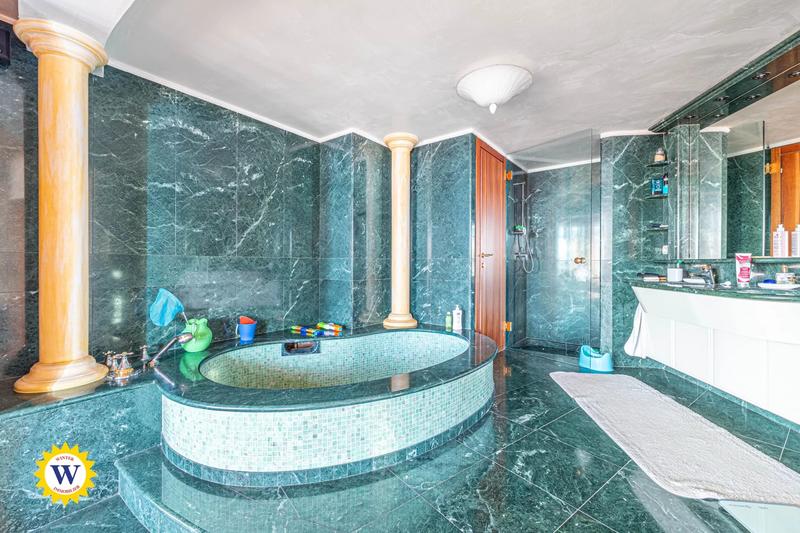 Duplex - 251 m² - 5 pièces