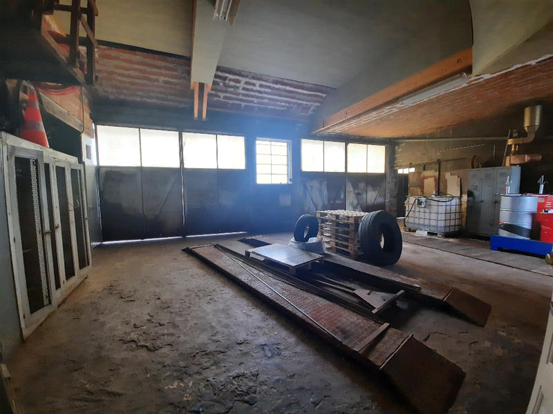 Local d'activité / Entrepôt - 750 m²