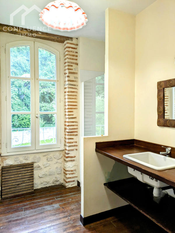 Maison - 250 m² - 7 pièces