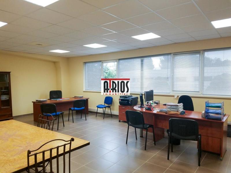 Entrepôt - 1 400 m²