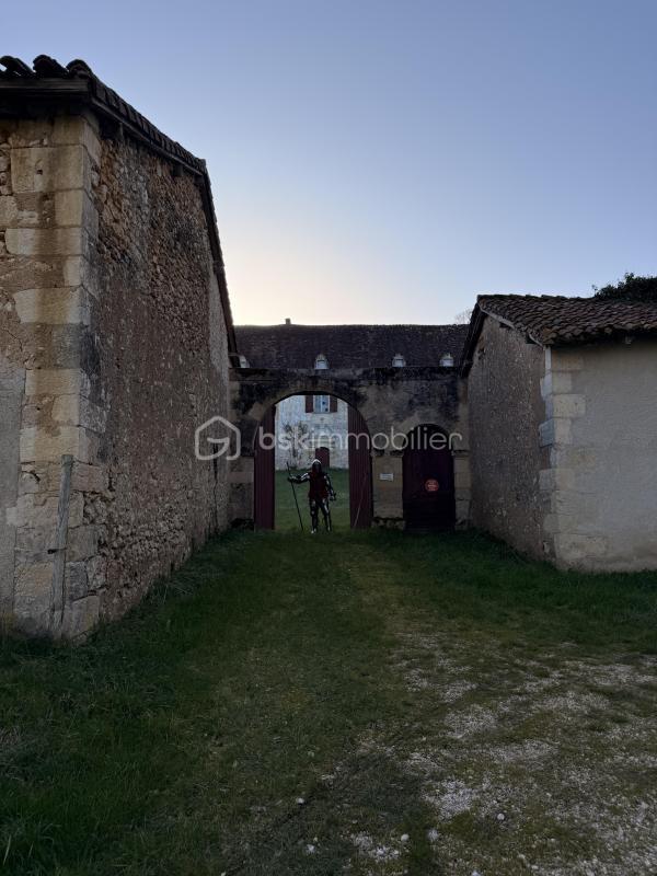 Ferme - 1 400 m² - 12 pièces