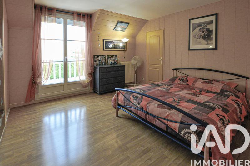 Maison - 219 m² - 8 pièces