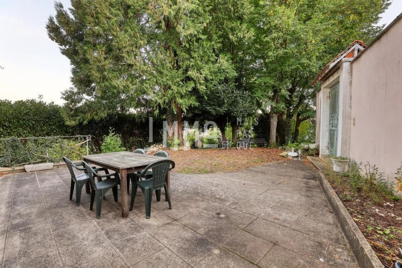 Maison - 242 m² - 8 pièces