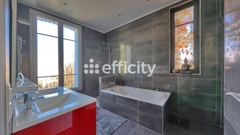 Pavillon - 195 m² - 10 pièces