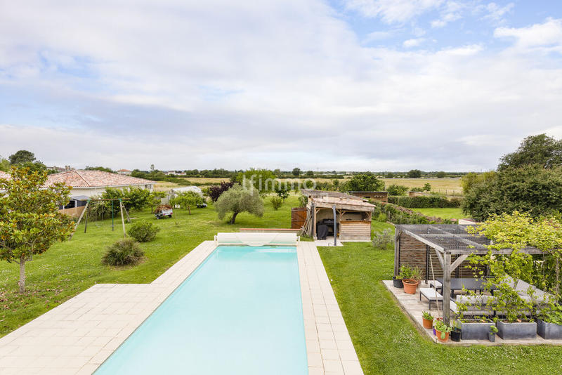 Villa - 200 m² - 6 pièces