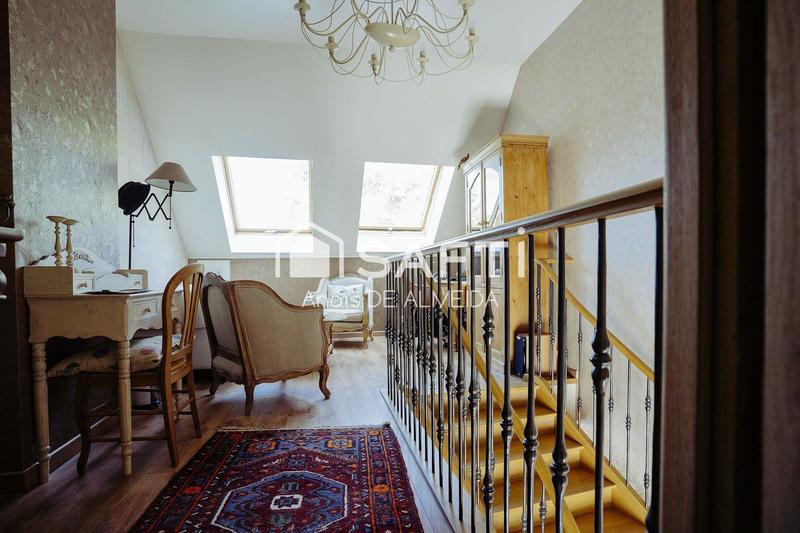 Maison - 217 m² - 9 pièces