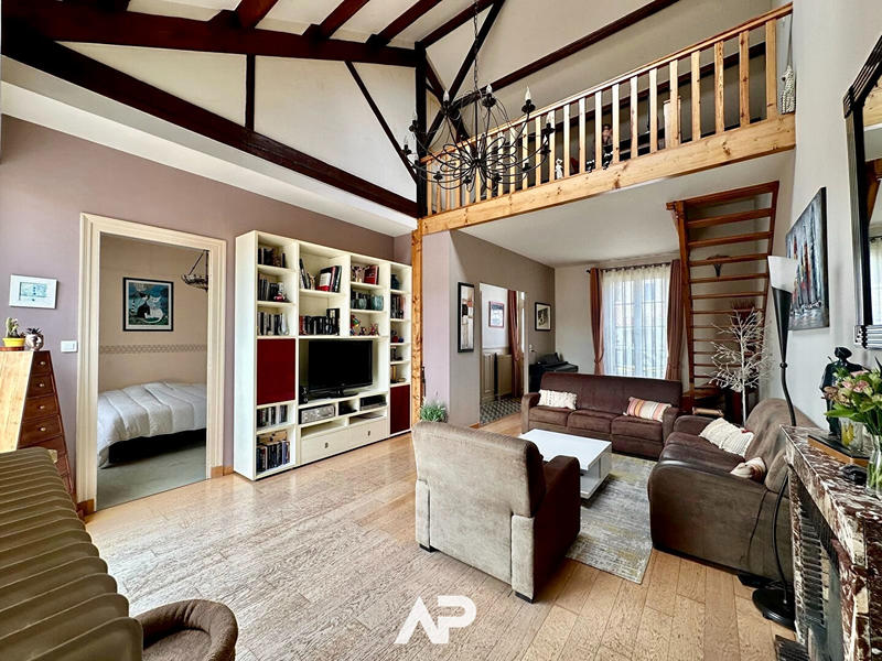 Maison - 161 m² - 7 pièces