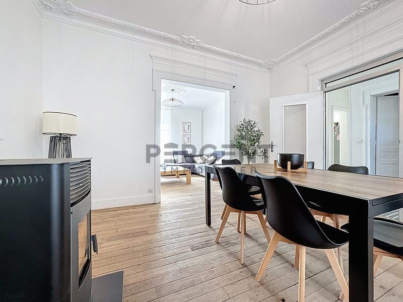 Maison - 211 m² - 10 pièces