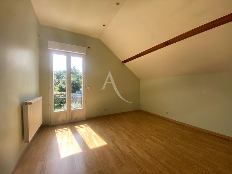 Maison - 214 m² - 8 pièces