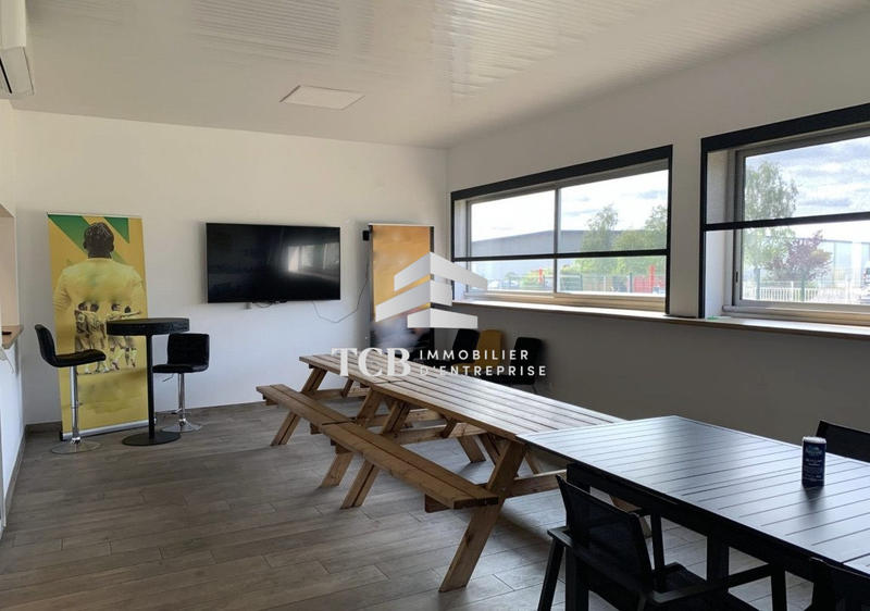 Local d'activités - 1 556 m²