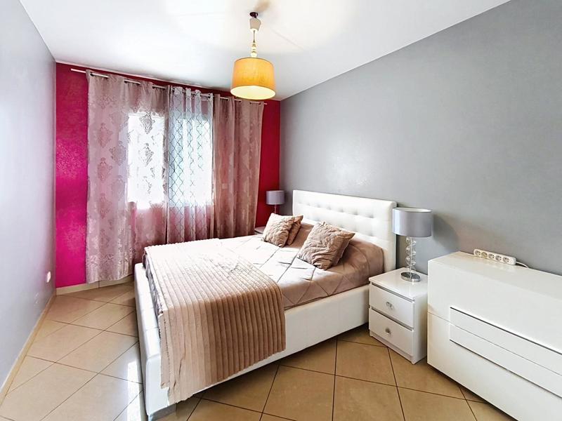 Maison - 219 m² - 7 pièces