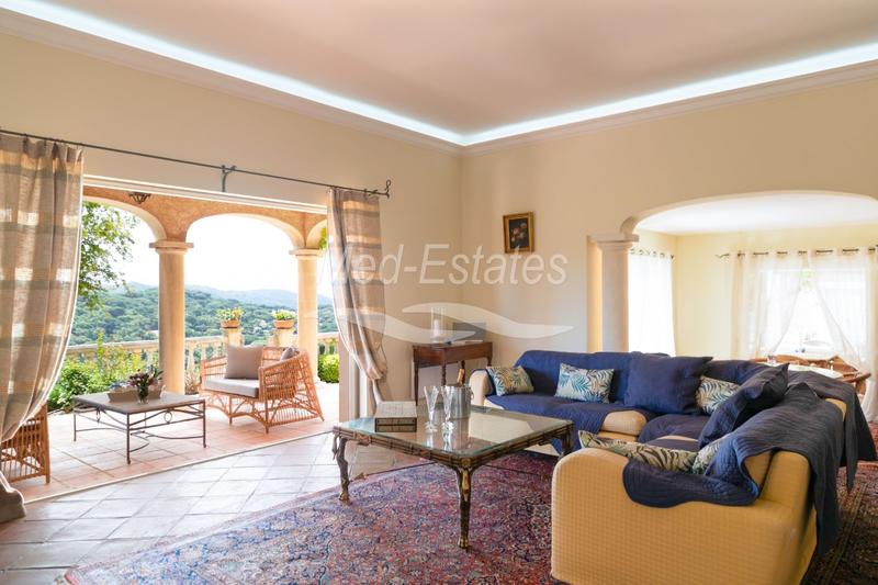 Propriété - 230 m² - 7 pièces