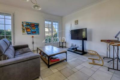 Maison - 227 m² - 6 pièces