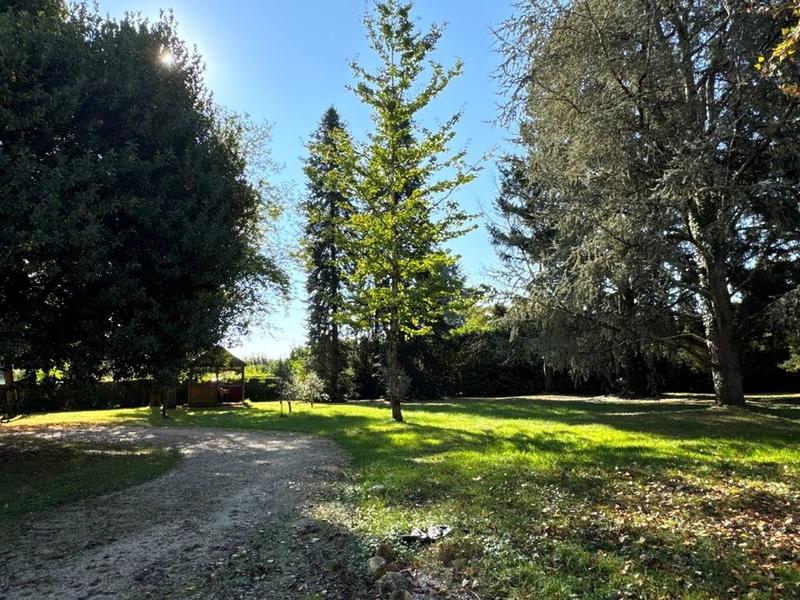 Maison - 537 m² - 22 pièces