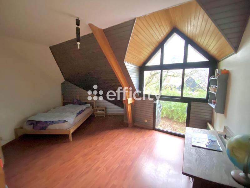 Maison - 236 m² - 7 pièces