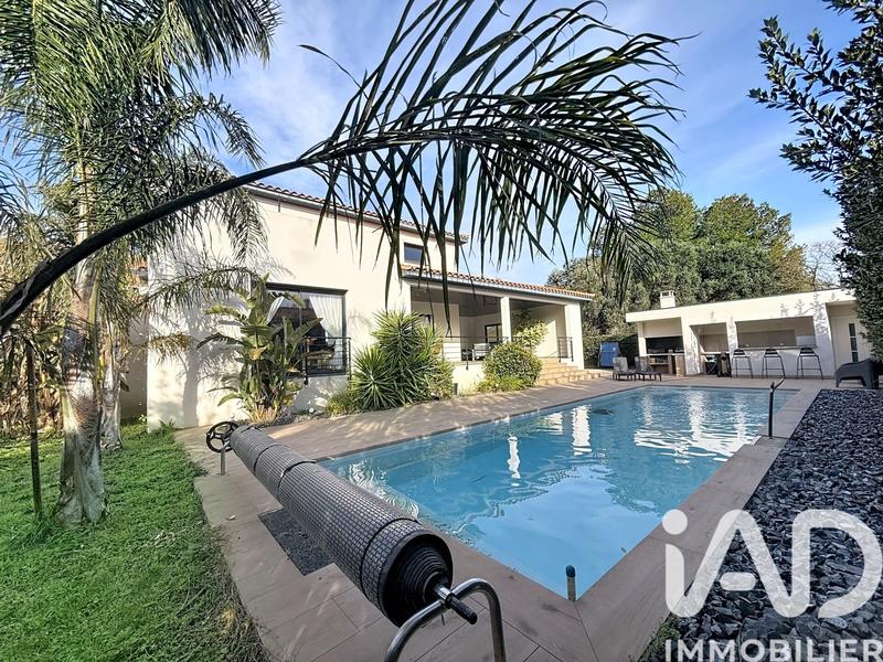 Maison - 190 m² - 5 pièces