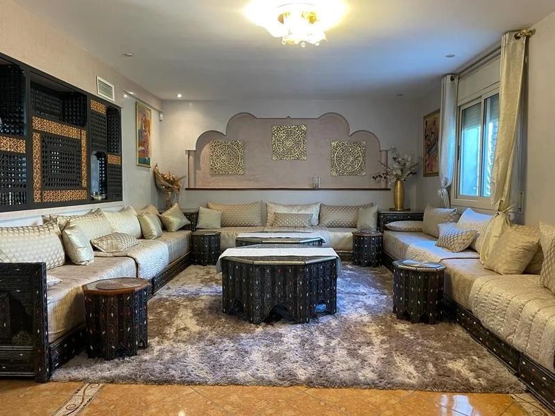 Maison - 270 m² - 9 pièces