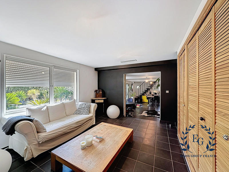 Maison traditionnelle - 207 m² - 7 pièces