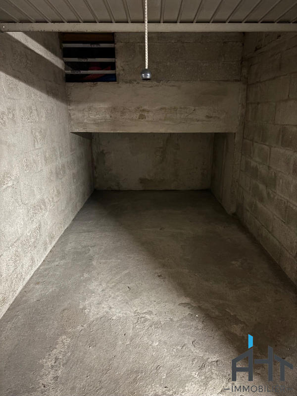 Parking / Garage - 8 m²