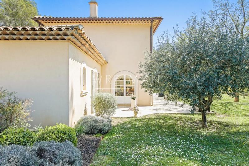 Villa - 260 m² - 10 pièces