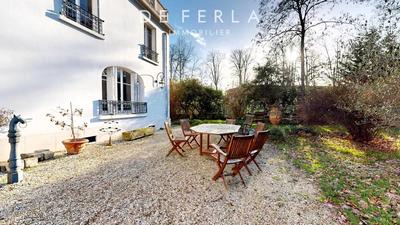 Demeure - 388 m² - 12 pièces