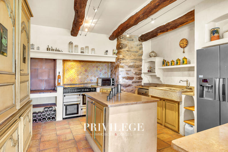 Propriété - 640 m² - 18 pièces