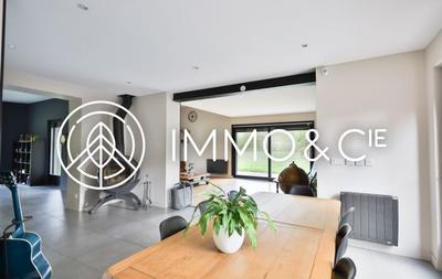 Maison - 225 m² - 6 pièces