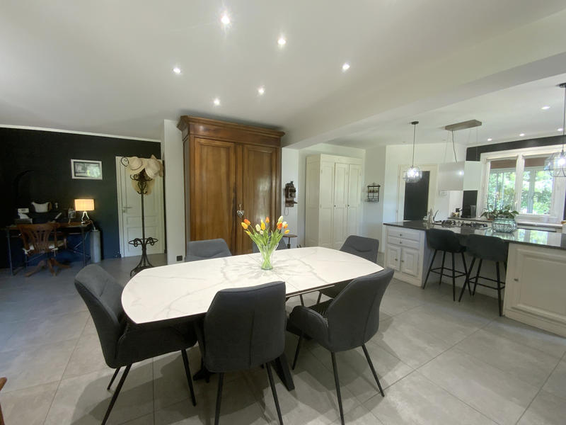 Maison - 210 m² - 6 pièces