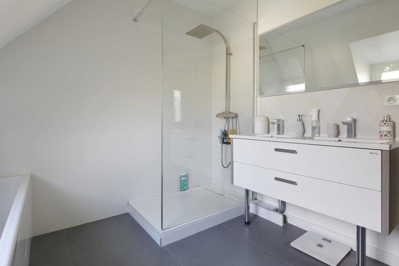 Maison - 210 m² - 10 pièces