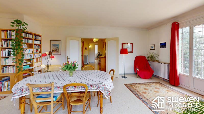 Maison traditionnelle - 220 m² - 7 pièces