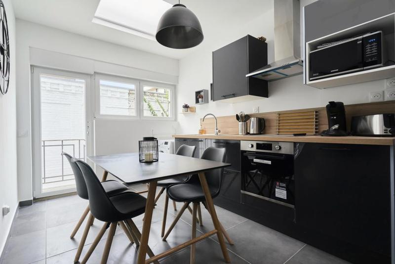 Maison - 90 m² - 5 pièces