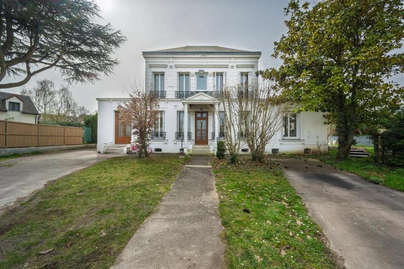 Maison - 228 m² - 8 pièces