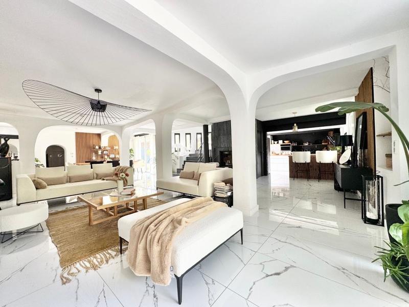 Maison - 280 m² - 7 pièces