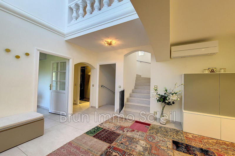 Propriété - 333 m² - 9 pièces