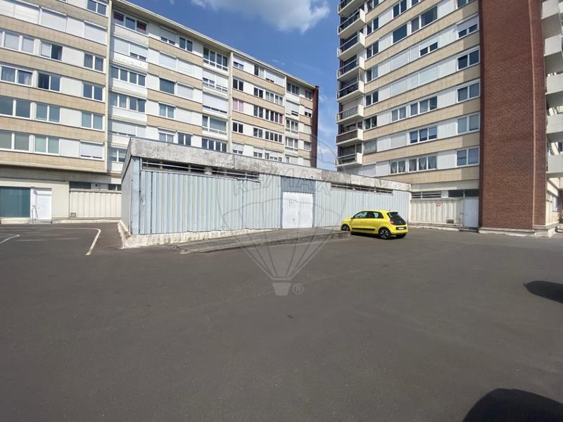 Local commercial - 786 m² - 3 pièces