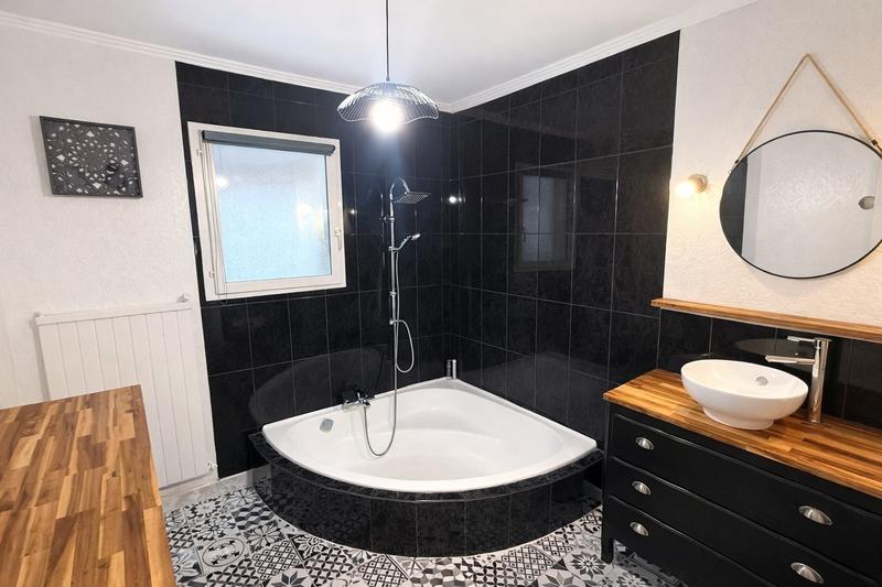 Maison traditionnelle - 129 m² - 6 pièces