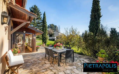 Maison - 220 m² - 5 pièces