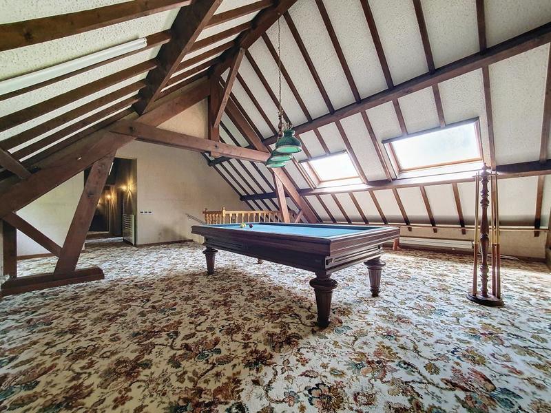 Maison - 310 m² - 8 pièces