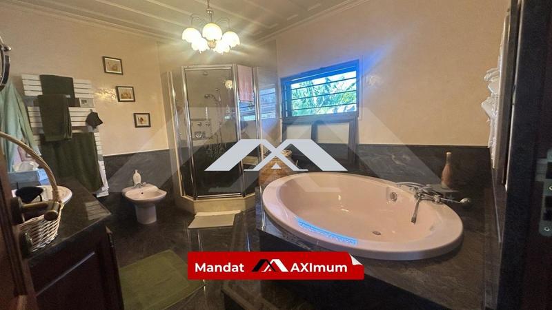 Maison - 250 m² - 7 pièces