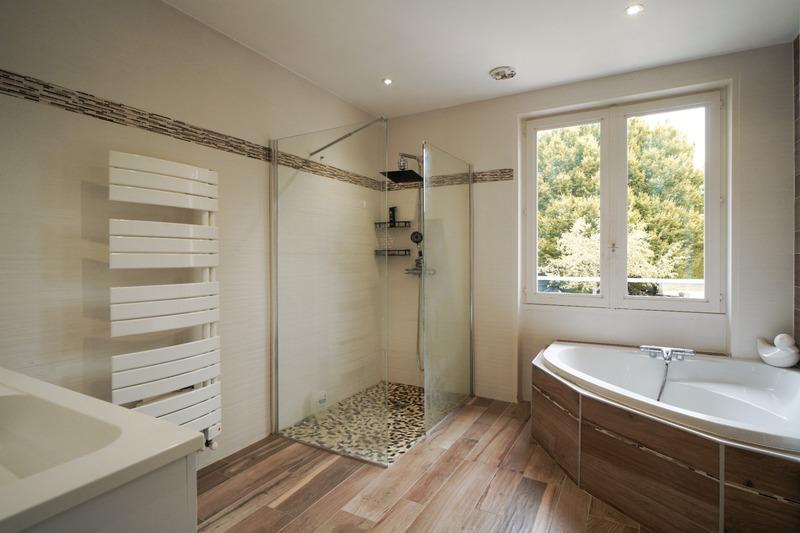 Maison - 225 m² - 9 pièces