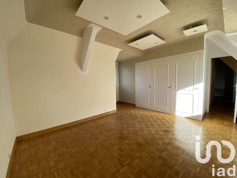 Maison - 223 m² - 7 pièces