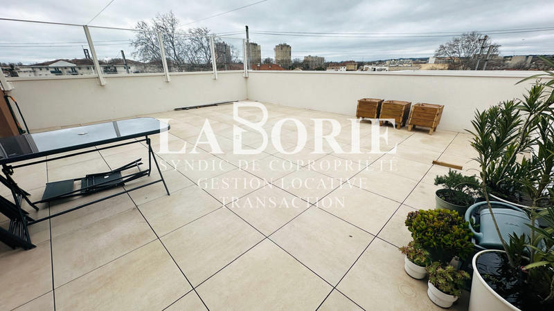 Appartement - 94 m² - 5 pièces