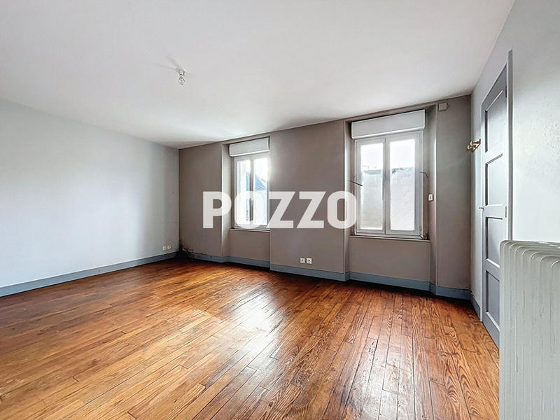 Maison - 600 m² - 6 pièces