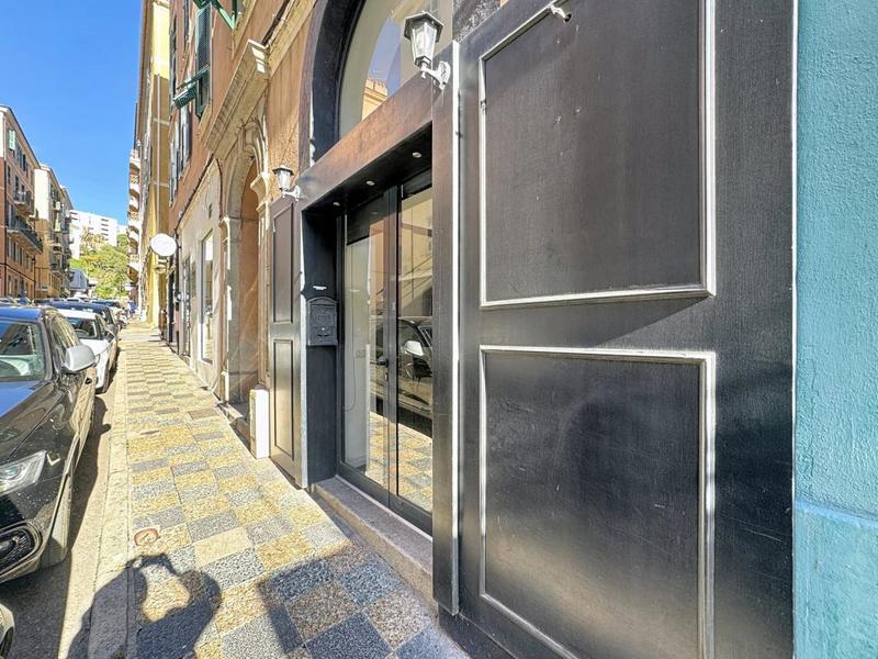 Local commercial - 76 m² - 4 pièces