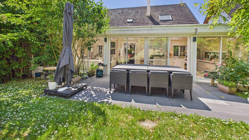 Maison - 228 m² - 7 pièces