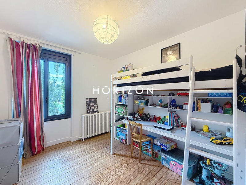 Maison - 202 m² - 7 pièces